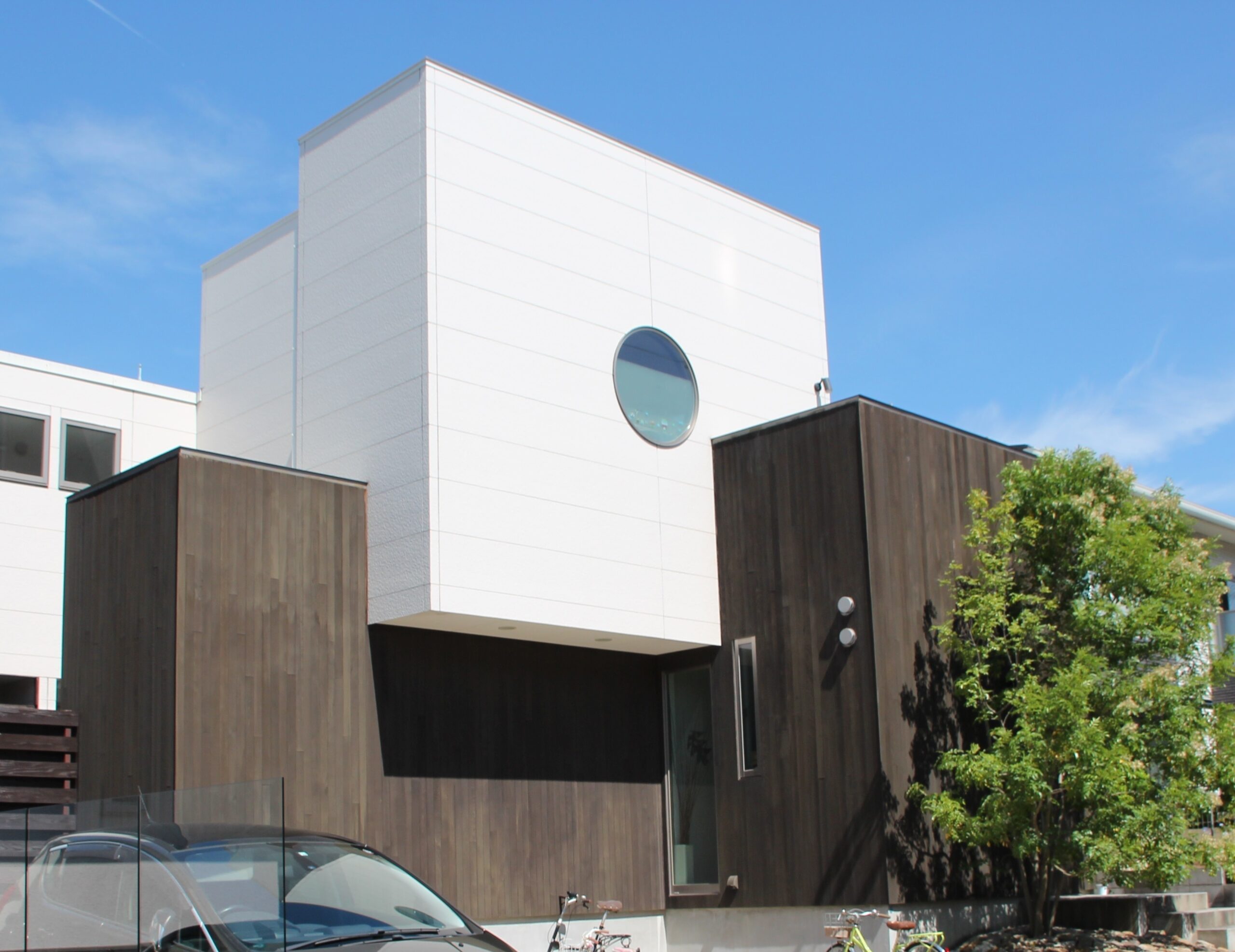 おしゃれな丸窓を